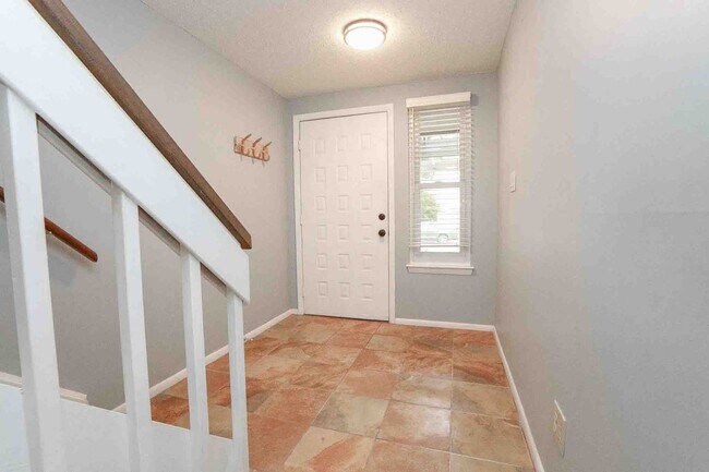 Building Photo - Stunning Townhome in Aeries on The Bay!