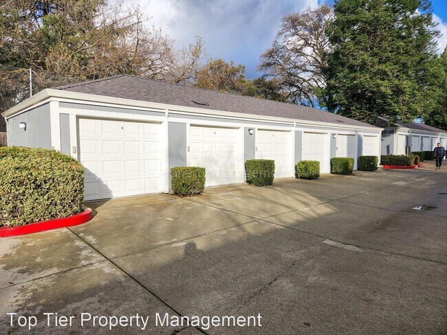 Building Photo - 2 br, 2.5 bath House - 2594 Oak Road #266
