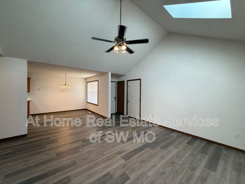 Foto del edificio - 4122A S Glenn Ave