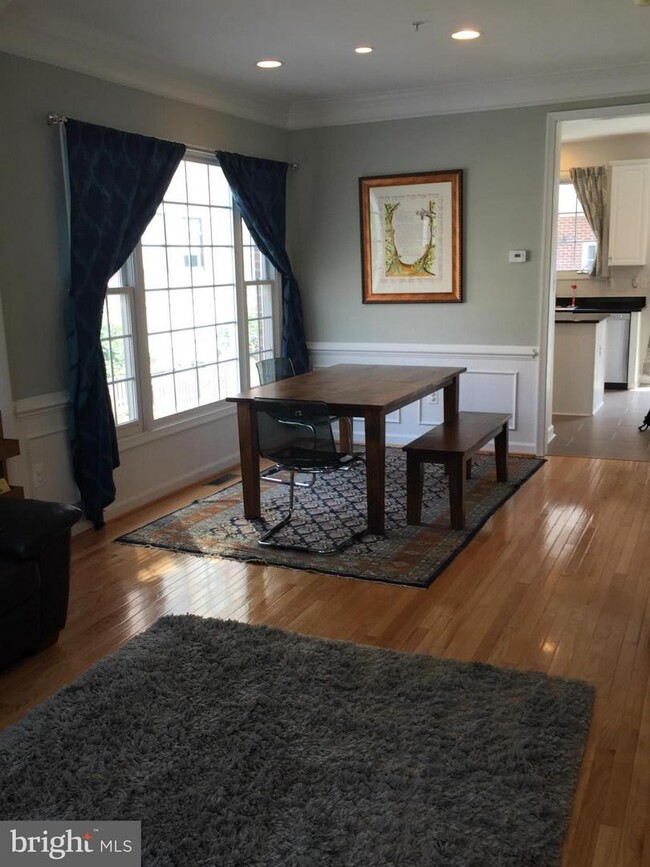 Main floor dining area - 8706 Ramsey Ave