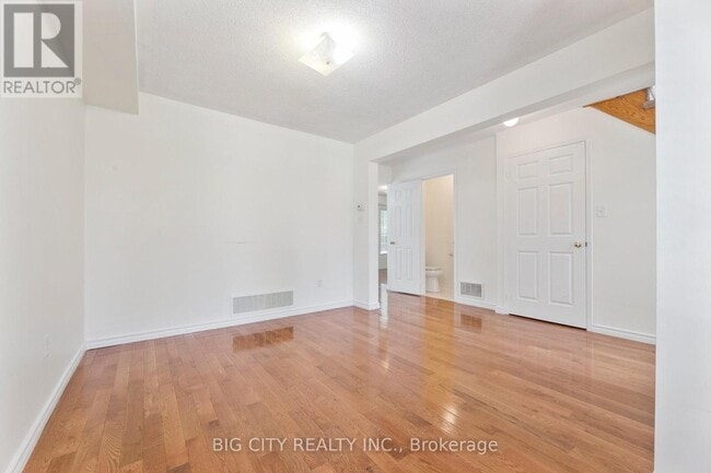 Building Photo - 23 Angier Crescent