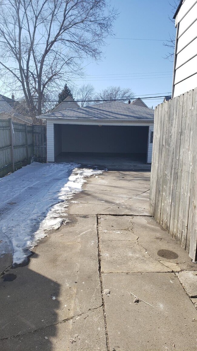 Building Photo - 4612 Cameron Ave