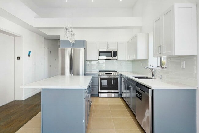 Building Photo - 225 Avenue M