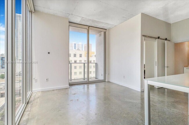 Foto del edificio - 151 SE 1st St