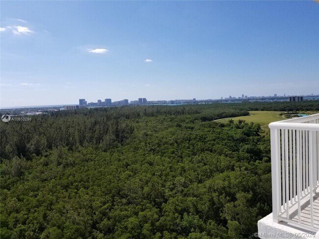 Foto del edificio - THE OAKS I CONDO