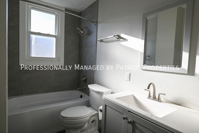 Building Photo - 405 W Main St