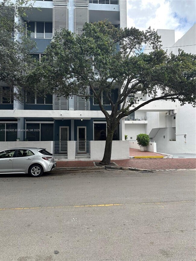 Foto del edificio - 3339 Virginia St