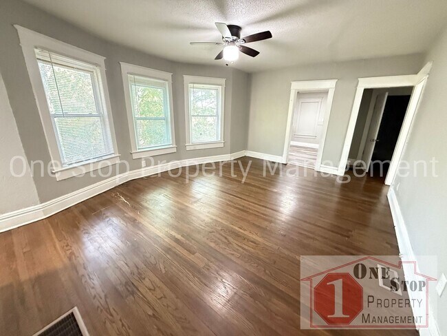 Foto del edificio - Spacious 3-bedroom, 2-bath in Kansas City