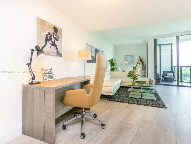 Foto del edificio - 121 NE 34th St