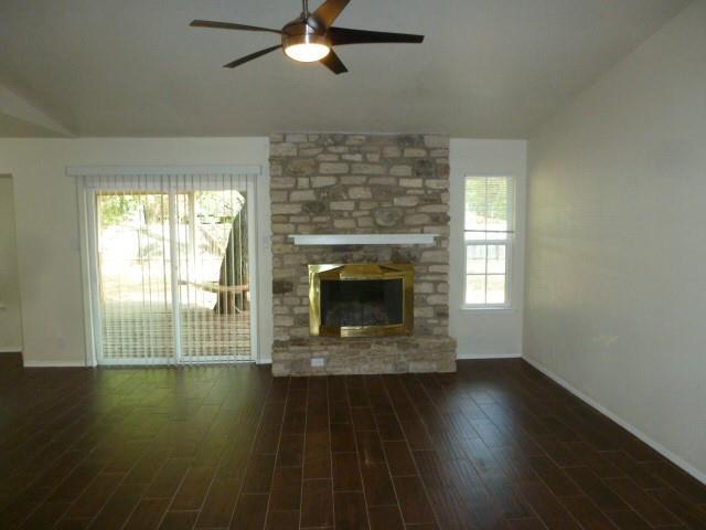 Foto del edificio - 8502 Slant Oak Dr