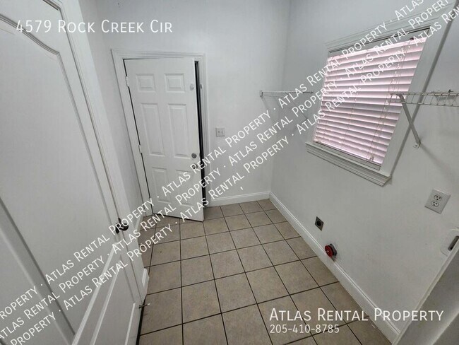 Foto del edificio - 4579 Rock Creek Cir