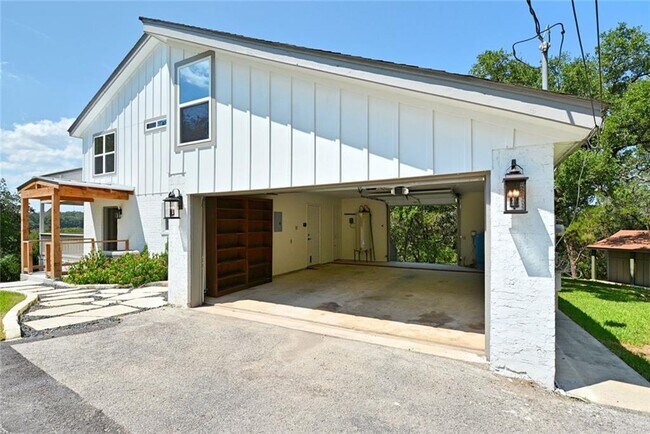 Building Photo - 1170 White Water Rd