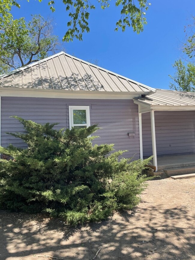 Building Photo - Pet friendly remodeled property.
