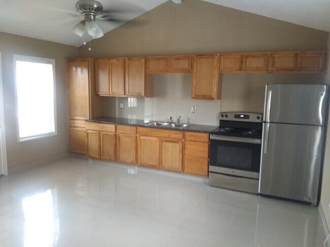 Foto del edificio - 1116 Lakeshore Dr