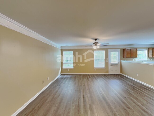 Foto del edificio - 2485 Sheldon Pl
