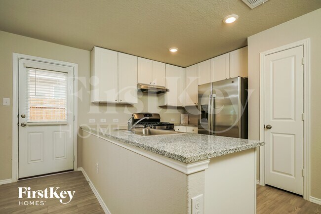 Foto del edificio - 3330 Carducci Dr