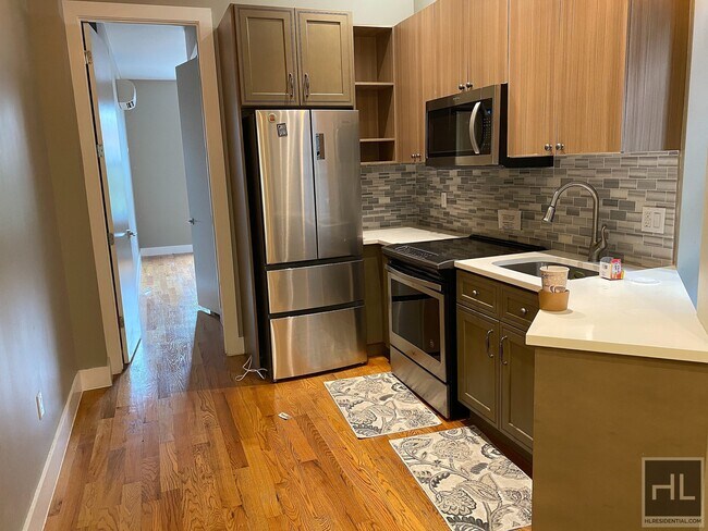 Building Photo - NO FEE 3 Bed 3 Bath | Hart Street, Bed-Stuy