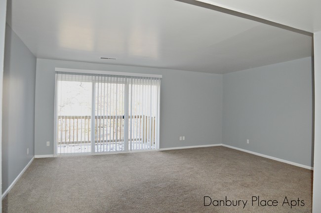 Sala de estar - Danbury Place Apartments