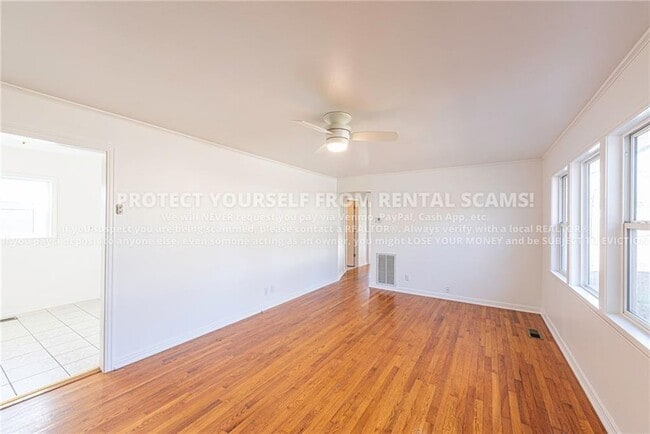 Building Photo - 143 E Cleburn St