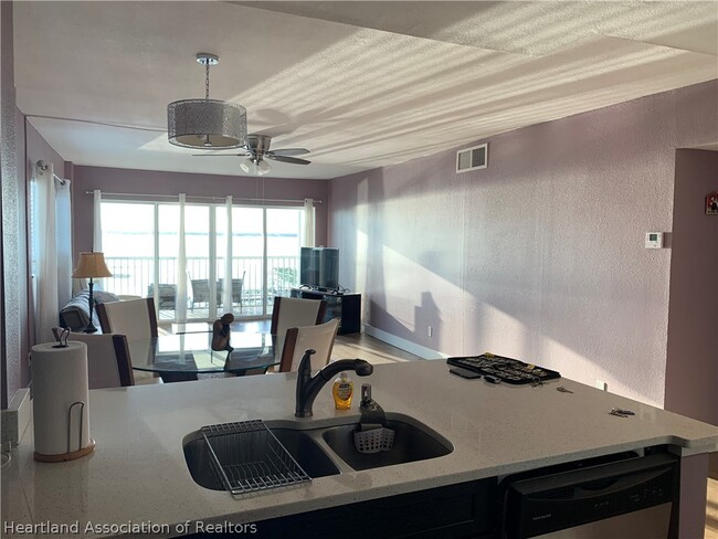 Foto del edificio - 2131 Lakeview Dr