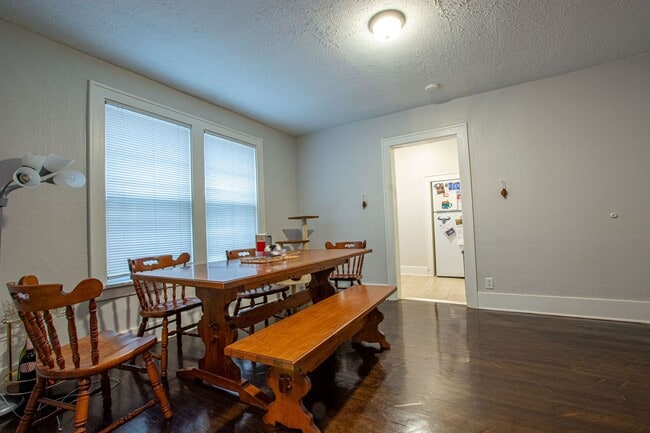 Foto del edificio - 4934-4936 Davenport Street