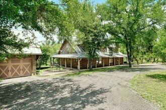 Building Photo - 1111 Berry Ln