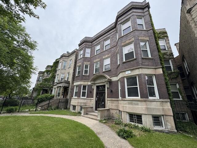 Building Photo - 6360 S Greenwood Ave