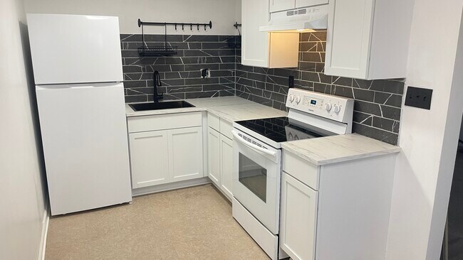 Building Photo - 3460 N 99th St