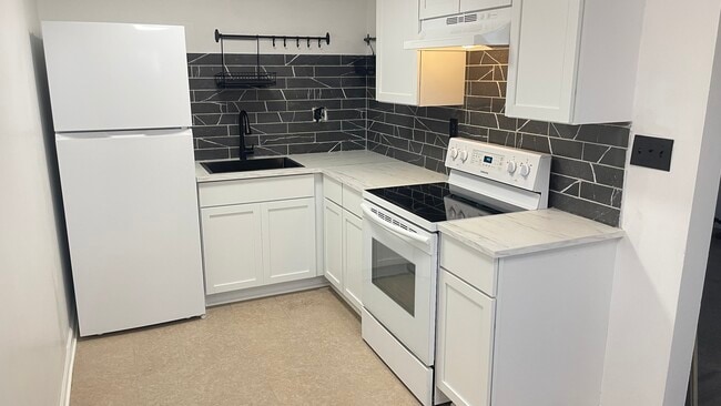 Building Photo - 3460 N 99th St