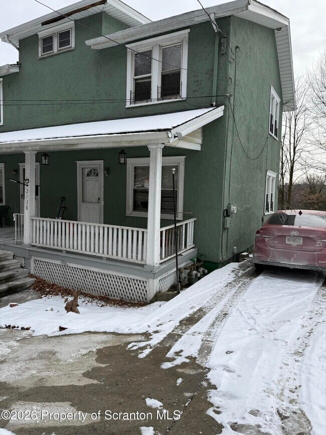 Foto del edificio - 2140-2140 Pond Ave