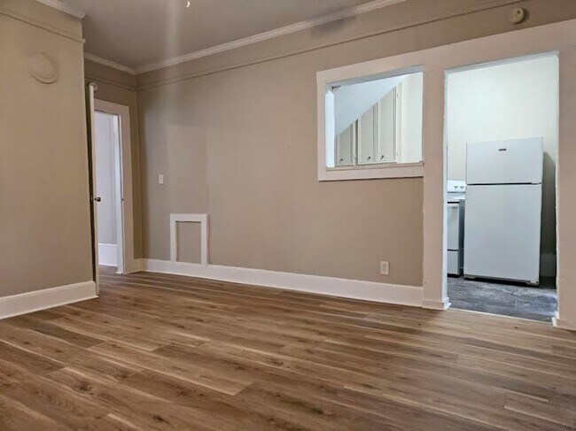 Foto del edificio - 317 Sortwell St - Paul Moye