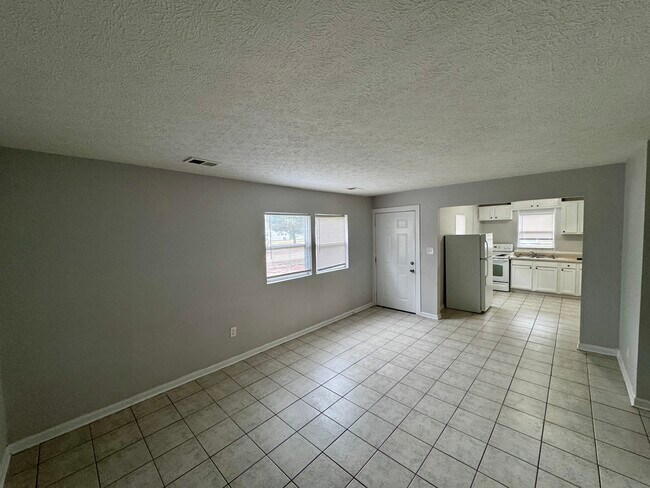 Building Photo - 6136 Nimitz -2 Bed/1 Bath Duplex - Recentl...