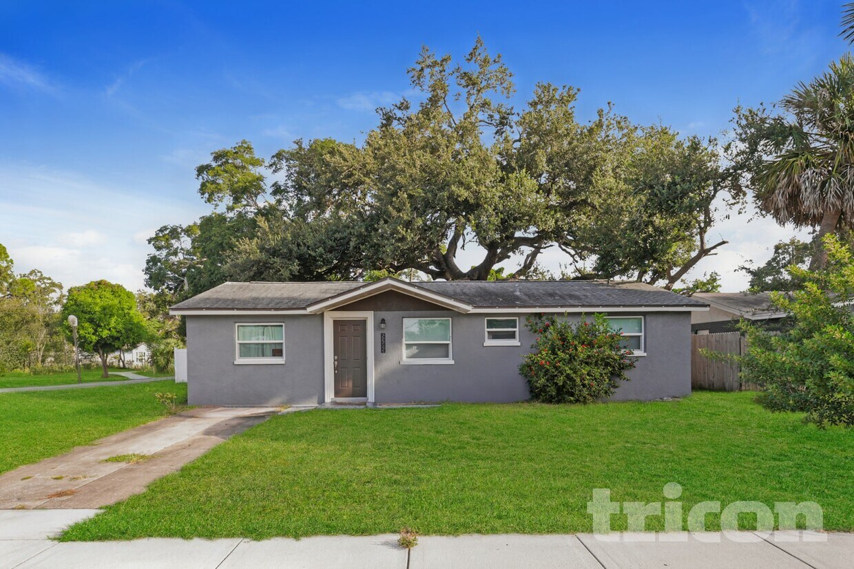 Primary Photo - 5285 86th Ave