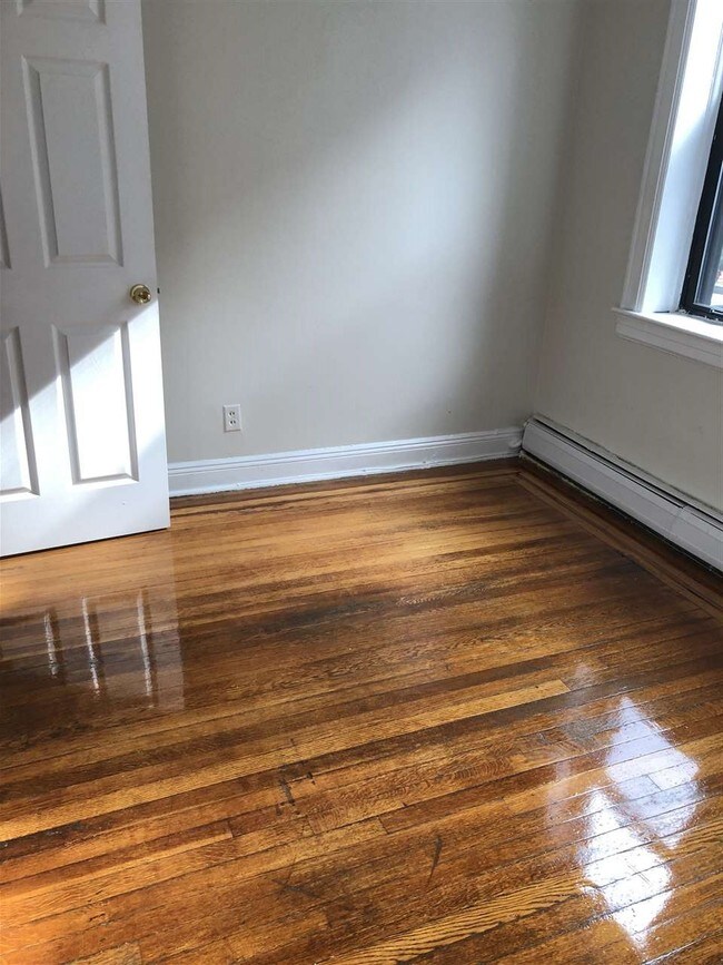 Foto del edificio - 14 Kensington Ave