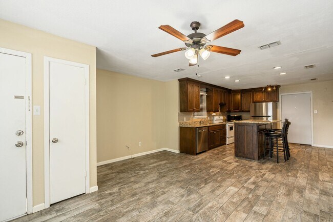 Foto del edificio - 104 Hackberry Ln