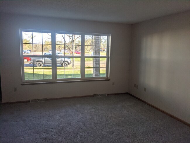 Building Photo - 311 Summit Dr