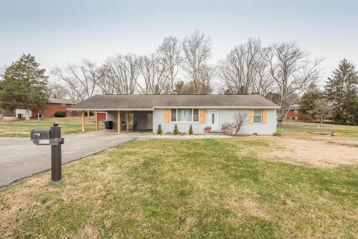 Knoxville 37918 - 2 Bedroom, 1 Bath, Ranch in Fountain City - Call or text Ryan Fogarty (865) 333... - Knoxville 37918 - 2 Bedroom, 1 Bath, Ranch in Fountain City - Call or text Ryan Fogarty (865) 333...
