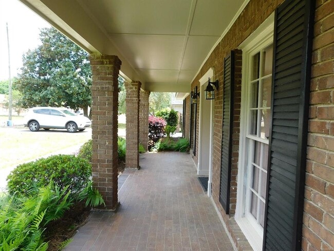 Building Photo - 212 Davors Dr