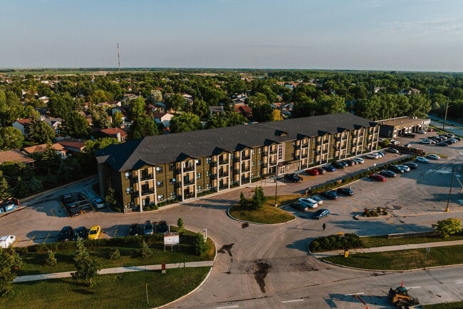 Building Photo - Tamarack Pointe