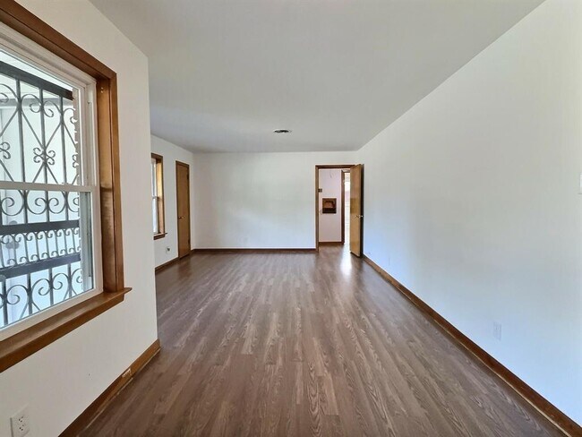 Foto del edificio - 4715 Libbey Dr