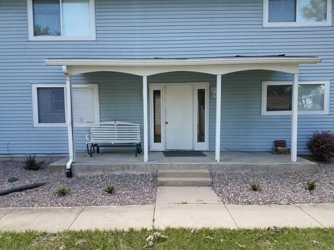 Front door side view to 4-plex - 306 E Henry St
