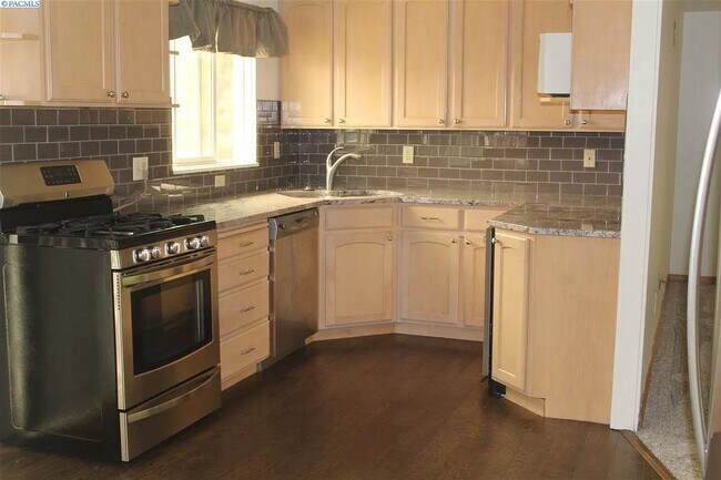 Kitchen - 620 NW Fisk St