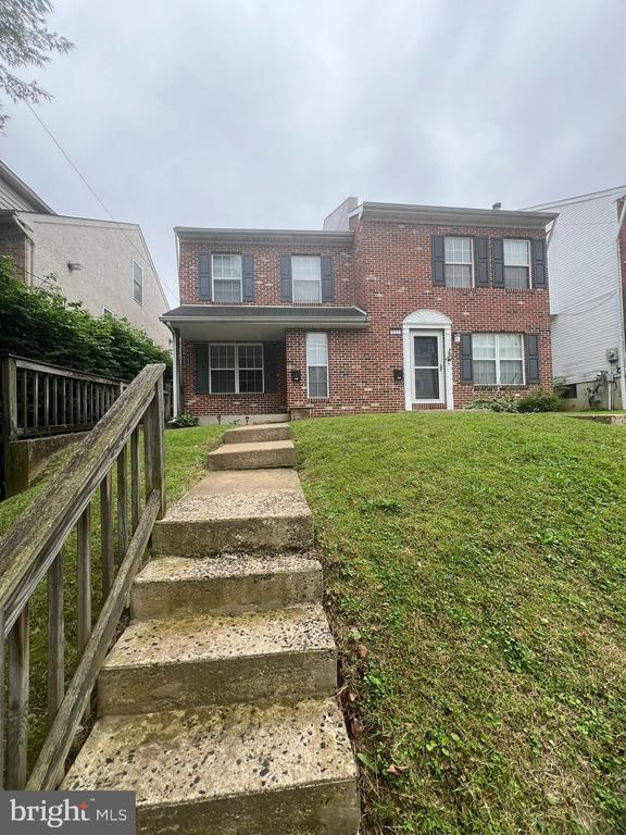 Foto principal - 321 W 3rd Ave