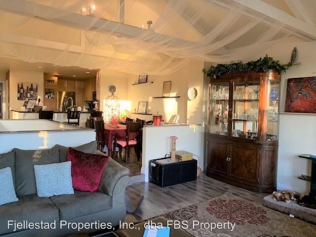 Building Photo - 3 br, 2.5 bath House - 2466 Newport Avenue