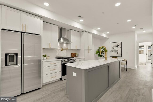 Building Photo - 231 S St NE