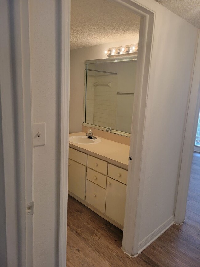 Foto del edificio - Two bedroom condo