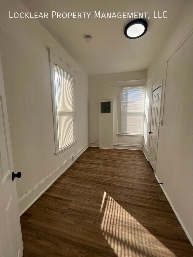 Building Photo - New Springfield Apartment