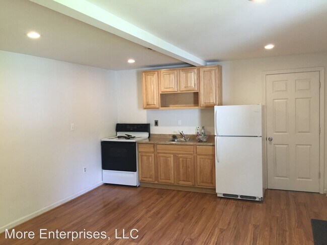 Building Photo - 252 Oak Ave