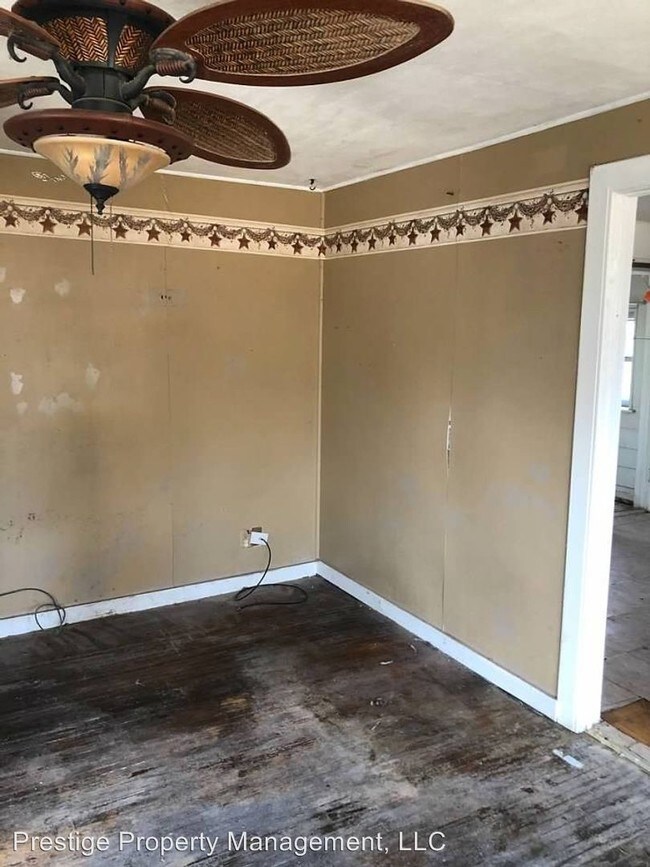 Building Photo - 2 br, 1 bath House - 527 S Chickasaw Ave