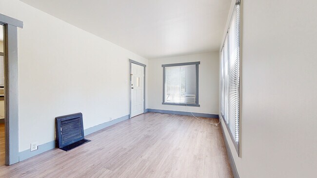 Building Photo - 1127 Bell St